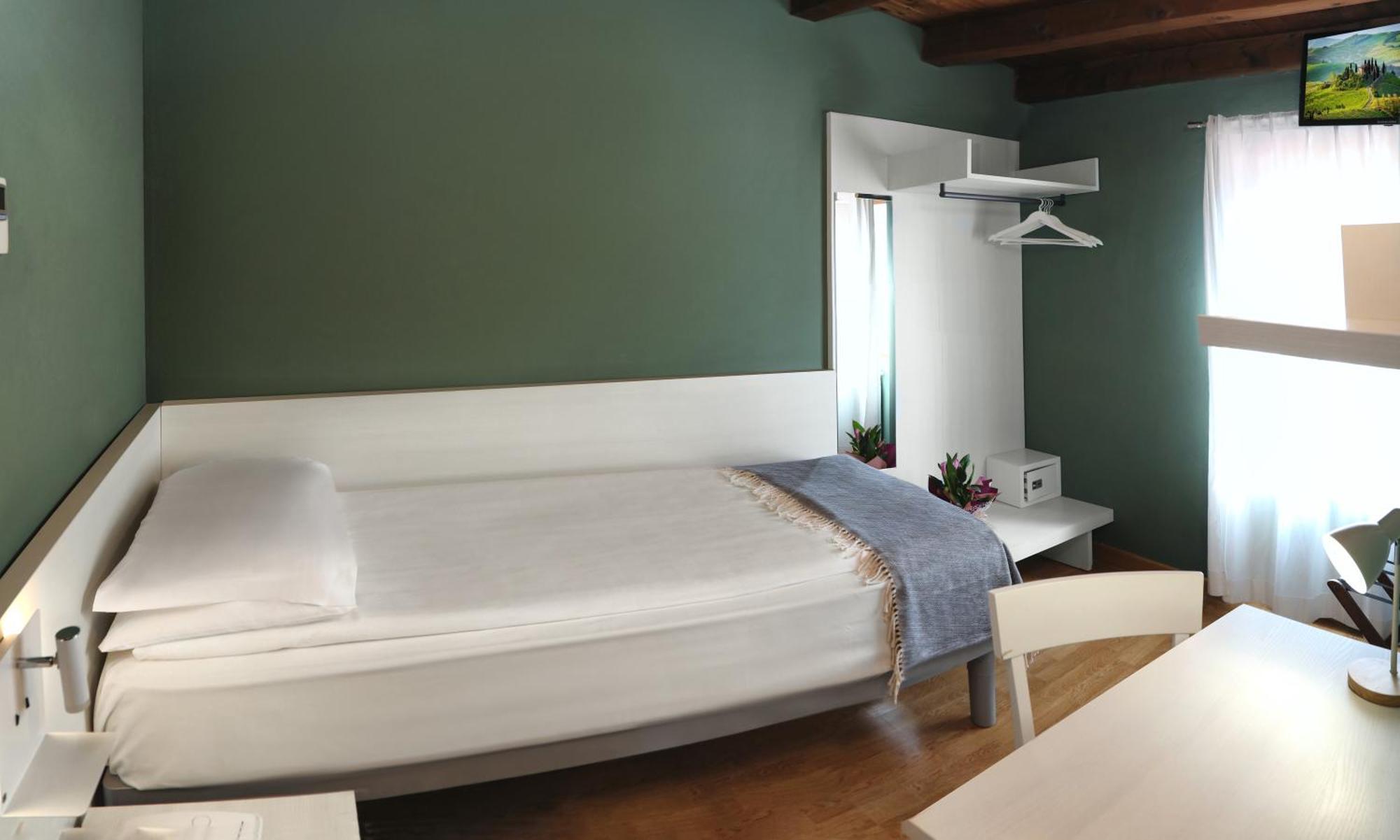 Albergo All'Ancora Garda  Ngoại thất bức ảnh