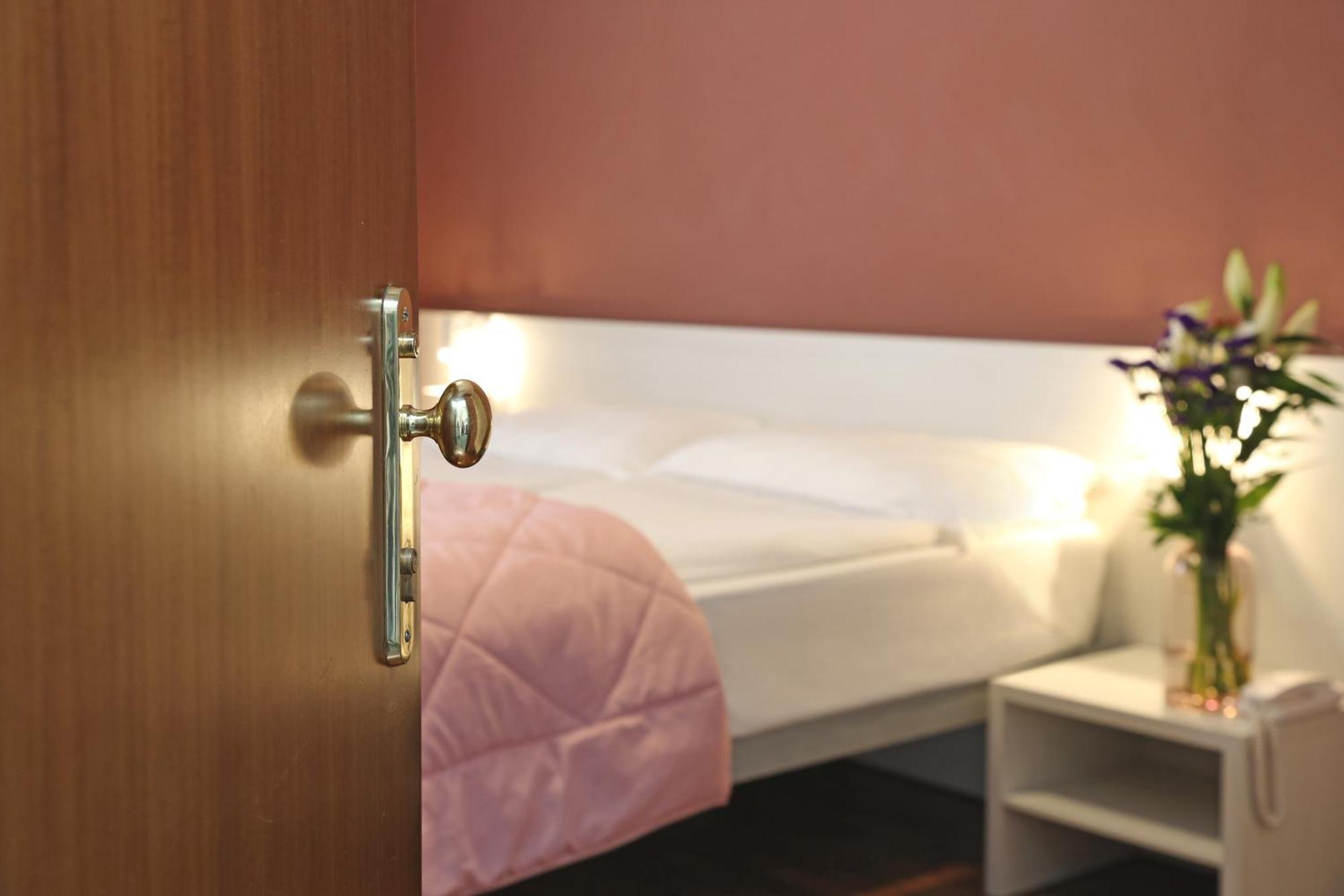 Albergo All'Ancora Garda  Ngoại thất bức ảnh