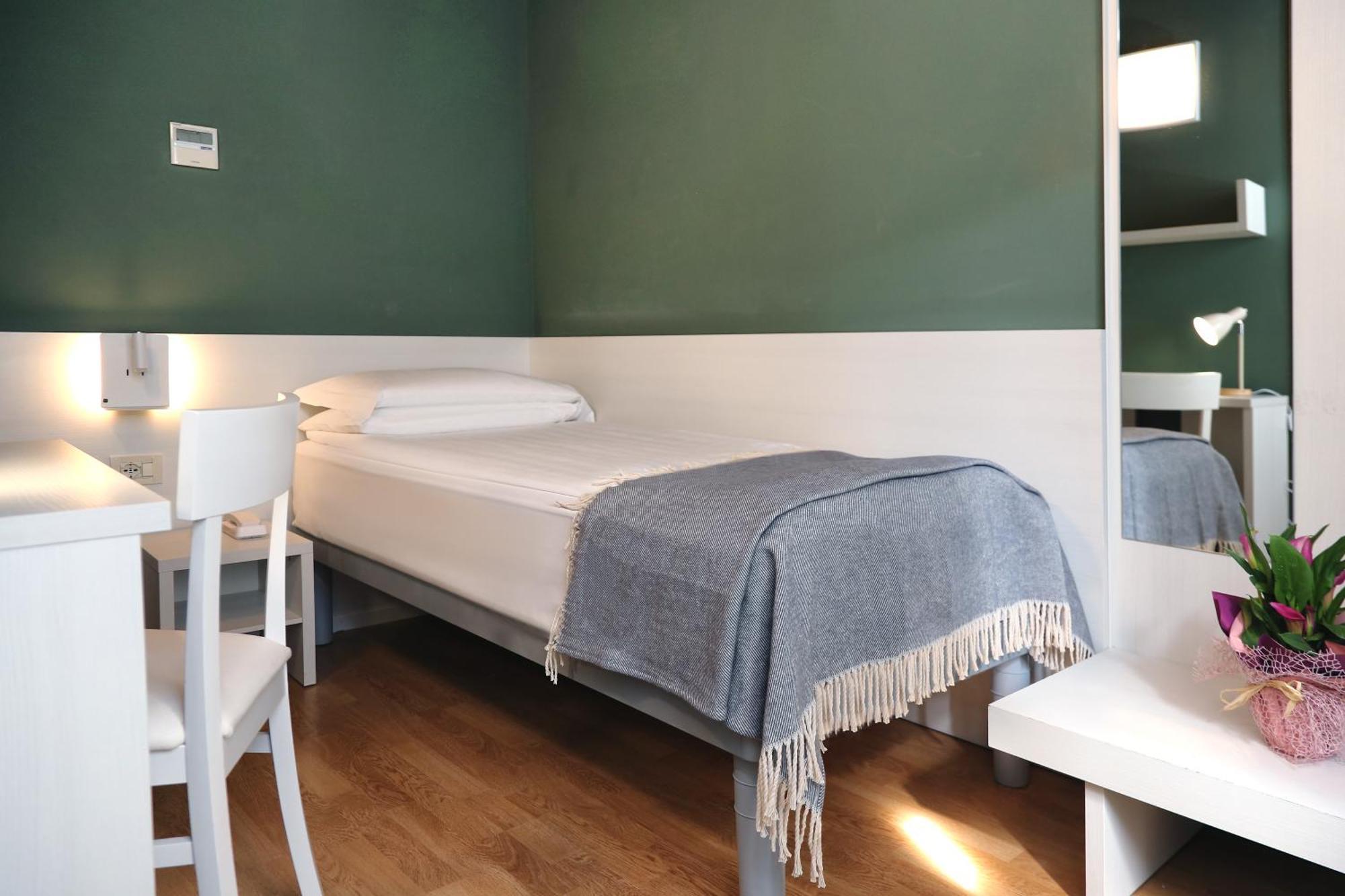 Albergo All'Ancora Garda  Ngoại thất bức ảnh