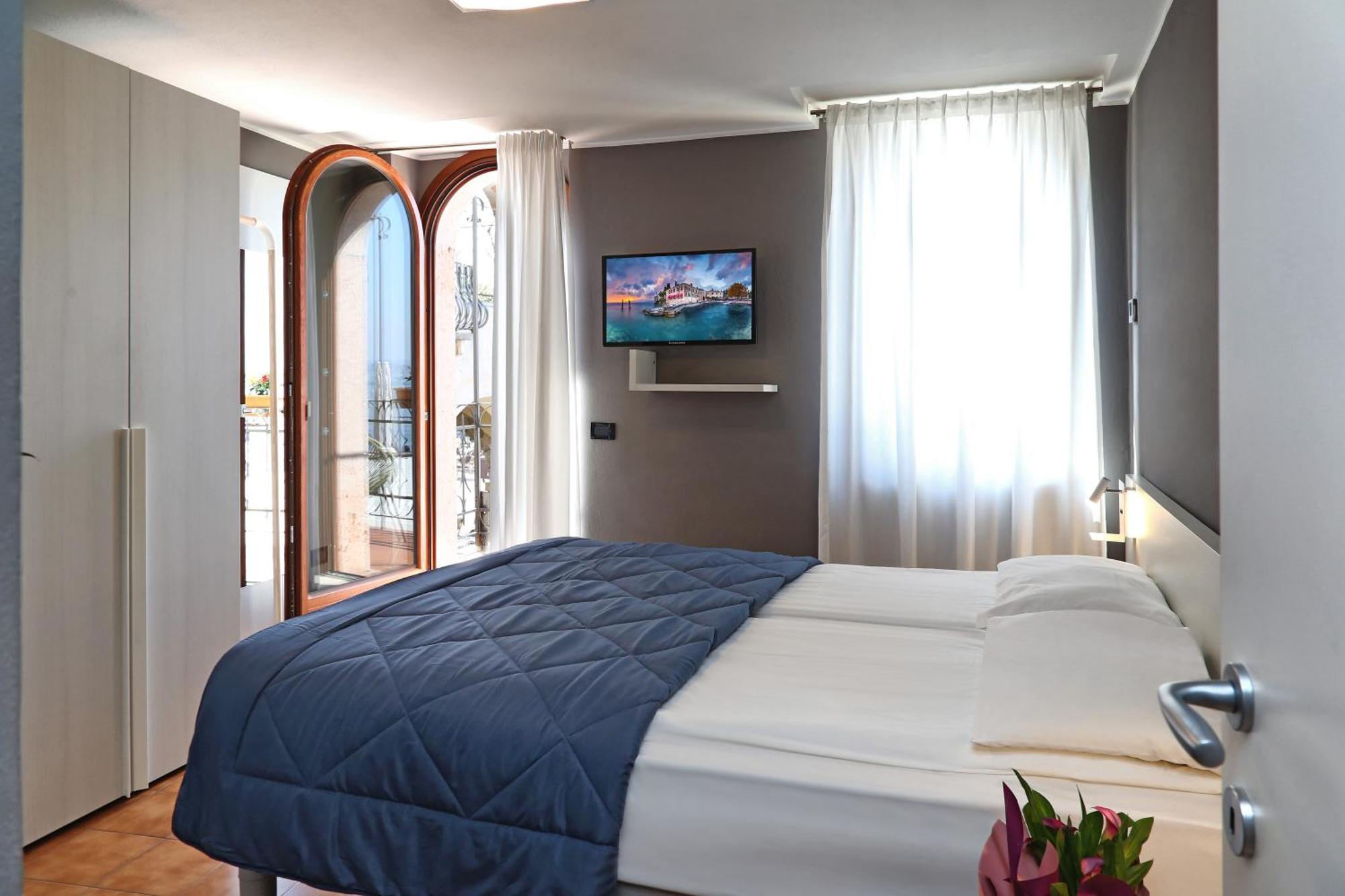 Albergo All'Ancora Garda  Ngoại thất bức ảnh