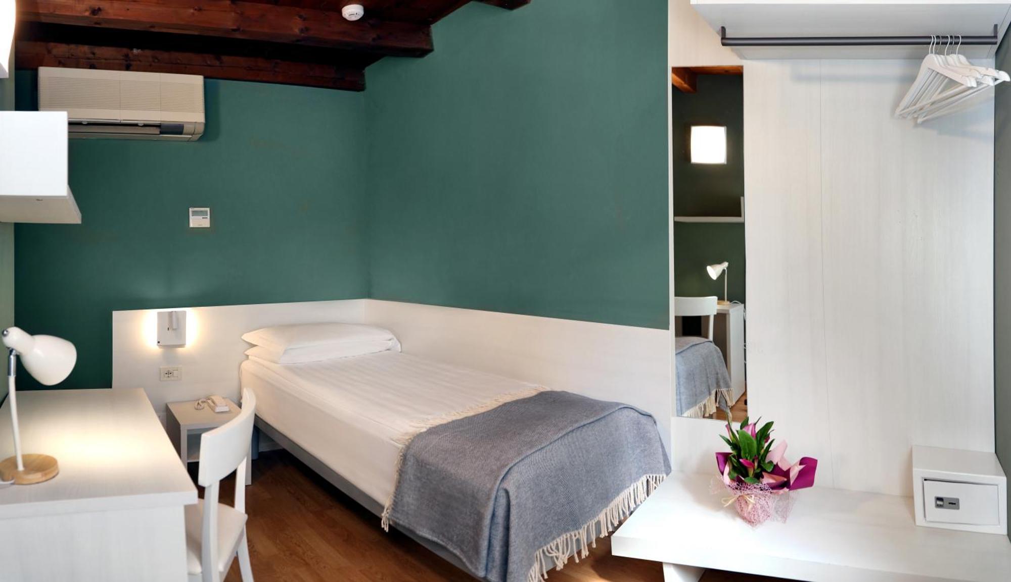 Albergo All'Ancora Garda  Ngoại thất bức ảnh