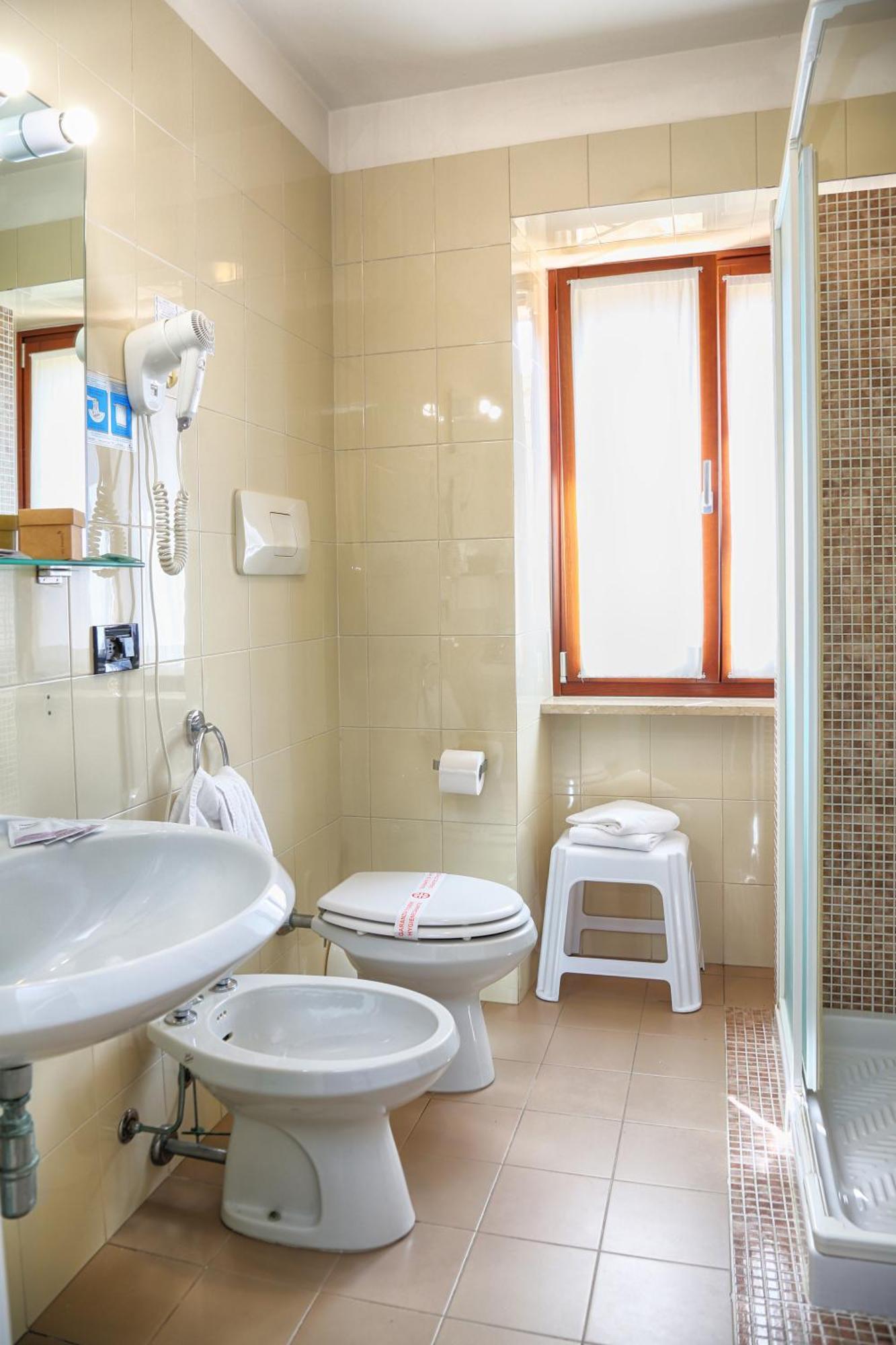 Albergo All'Ancora Garda  Ngoại thất bức ảnh