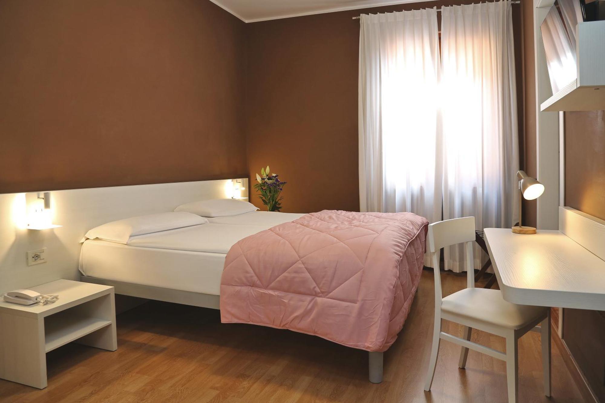 Albergo All'Ancora Garda  Ngoại thất bức ảnh
