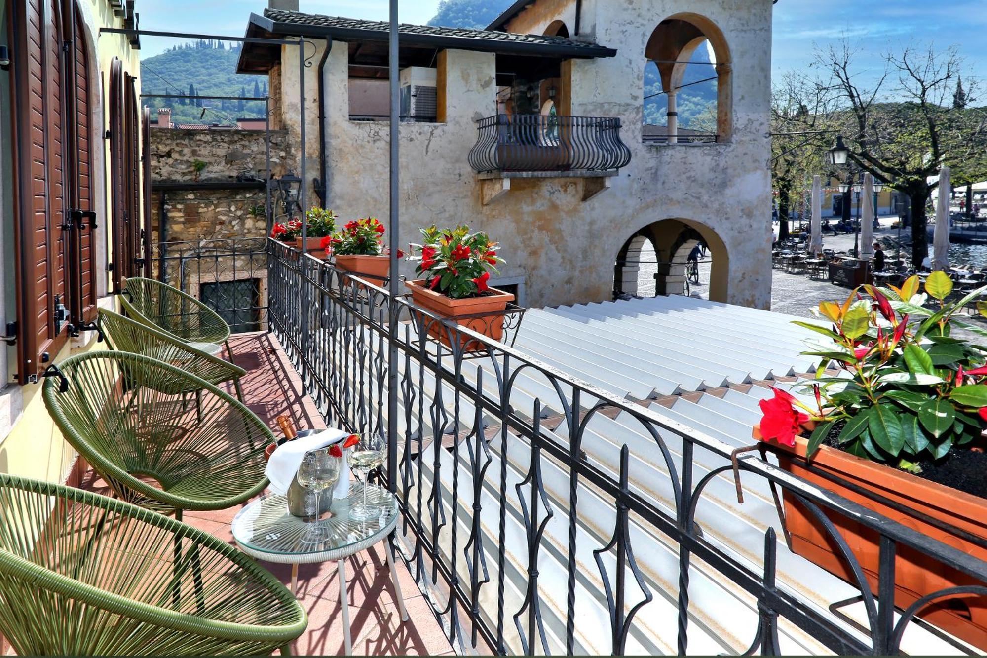 Albergo All'Ancora Garda  Ngoại thất bức ảnh