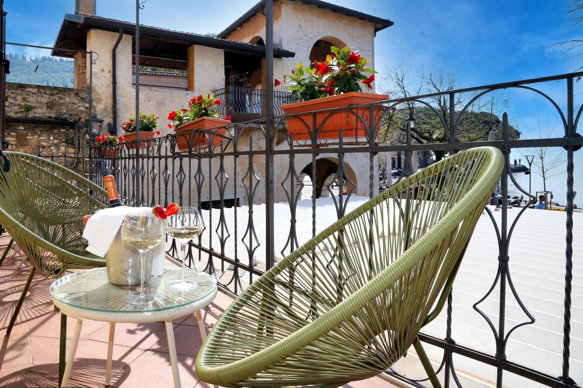 Albergo All'Ancora Garda  Ngoại thất bức ảnh