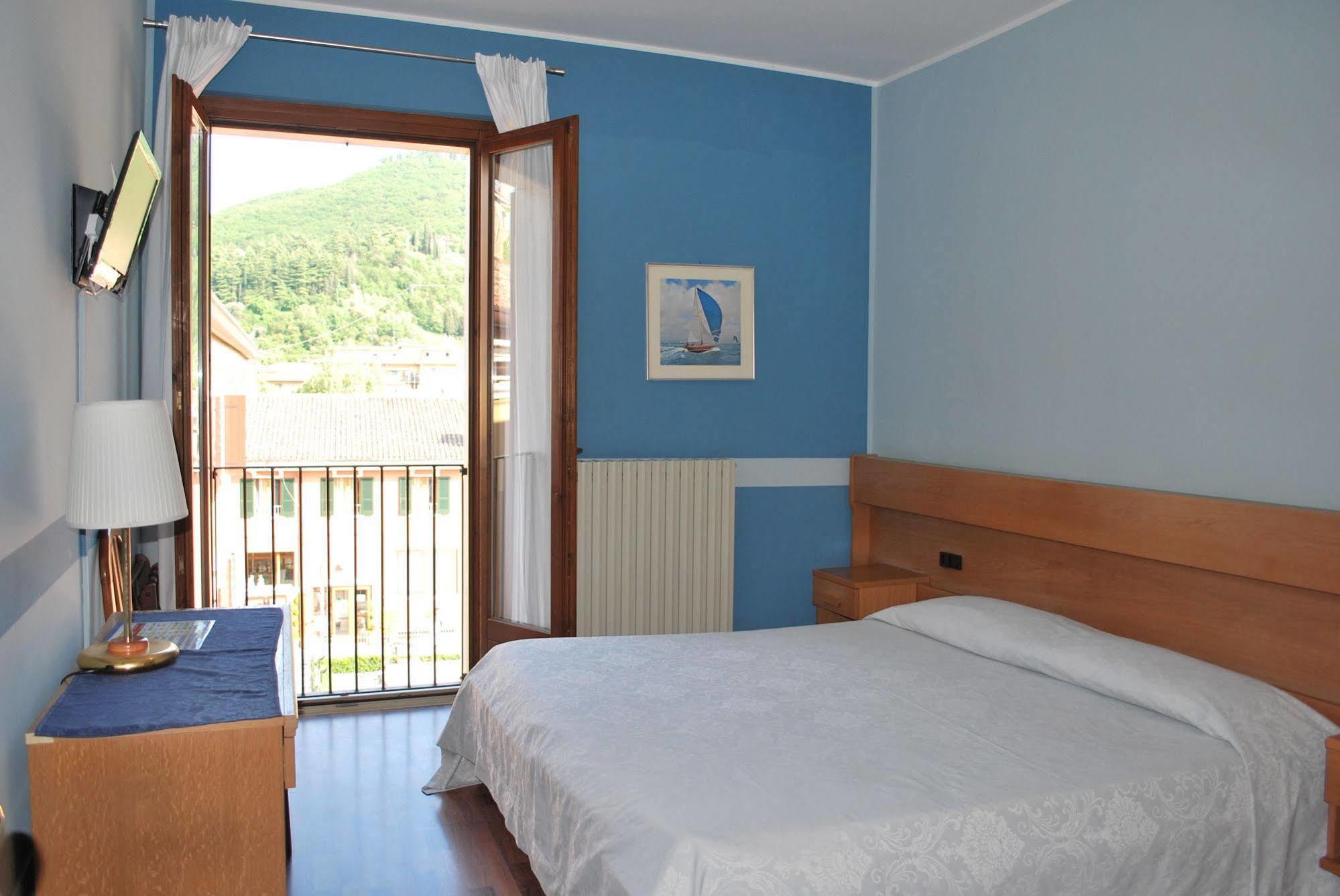 Albergo All'Ancora Garda  Ngoại thất bức ảnh