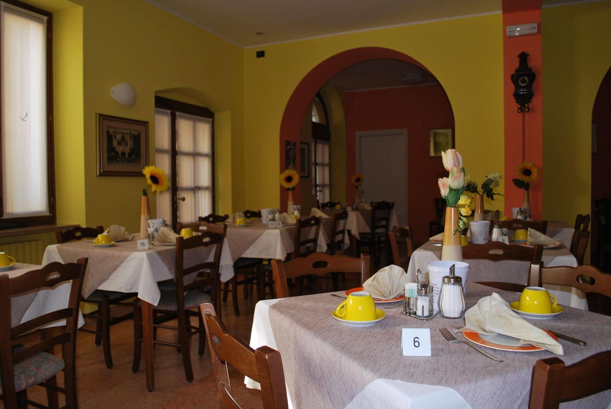 Albergo All'Ancora Garda  Ngoại thất bức ảnh
